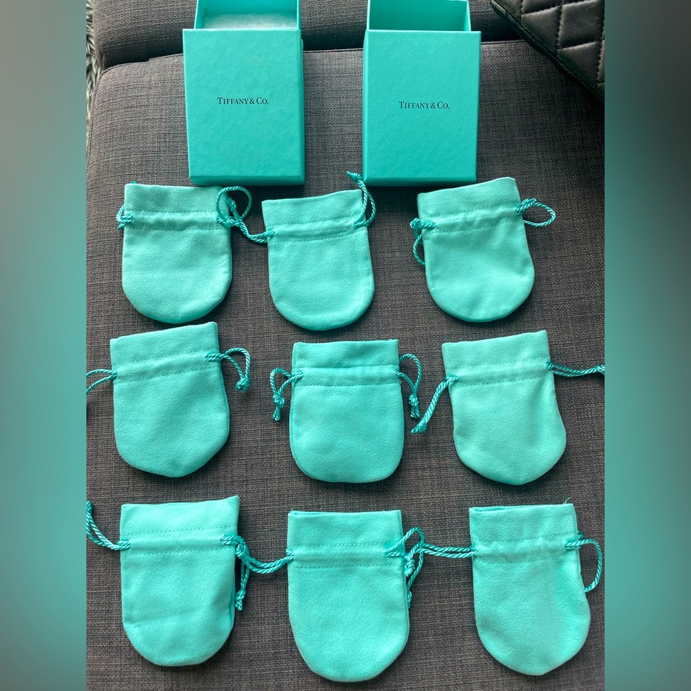 Brand New mint condition Tiffany & Co suede jewelry pouches 💎 - Picture 3 of 3